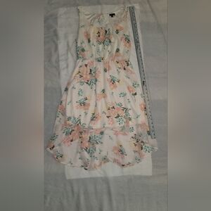 Womens dress, Large, white w flower design